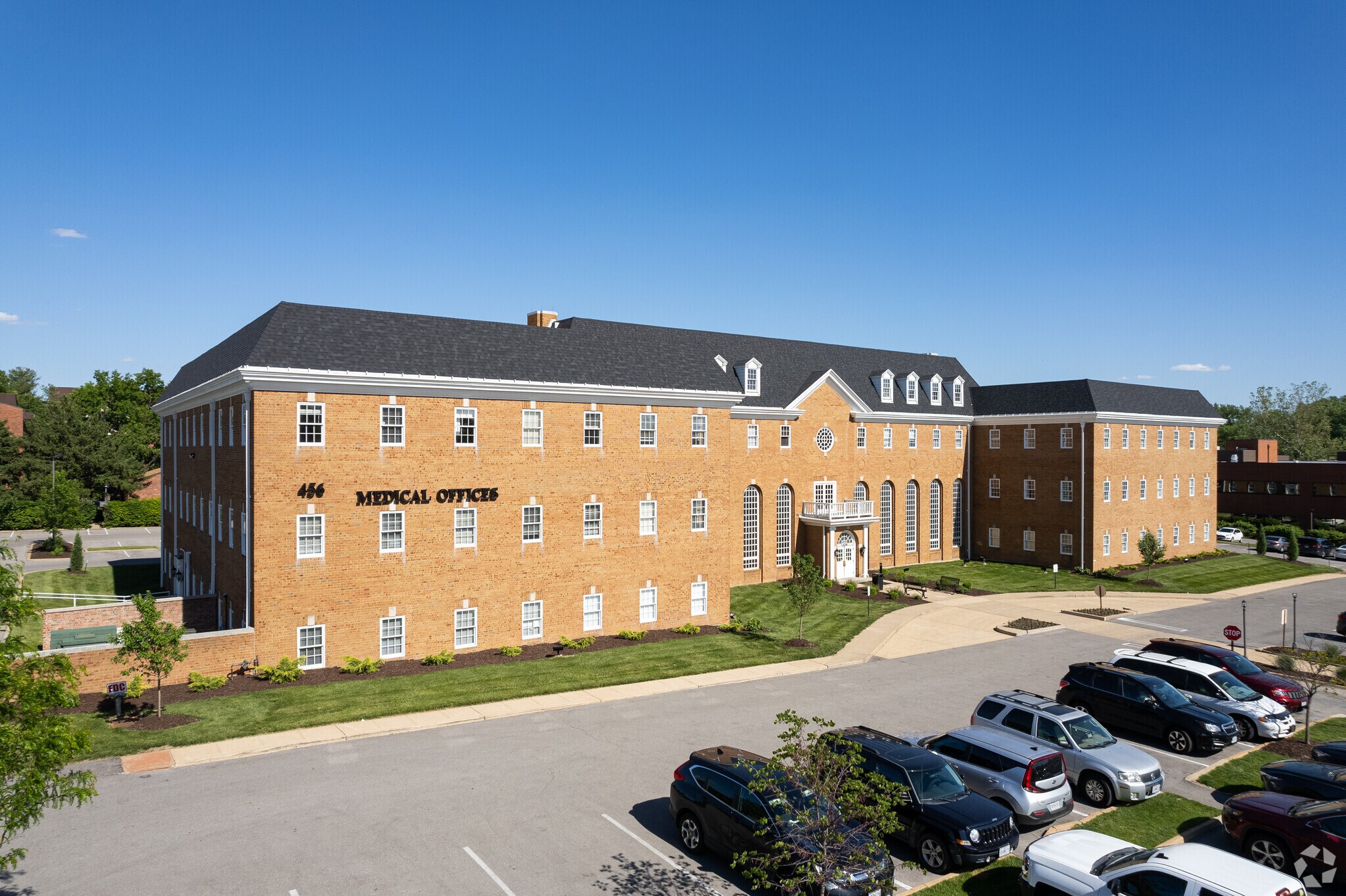 456 N New Ballas Rd, Creve Coeur, MO à louer Photo principale– Image 1 sur 9