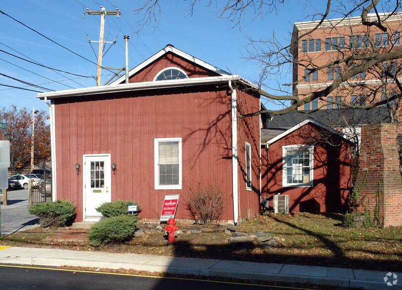 111 E Cypress St, Kennett Square, PA à vendre - Photo de l’immeuble – Image 2 sur 5