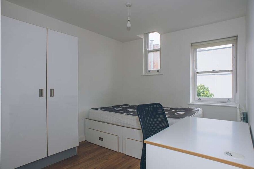 Portefeuille de 6 biens à vendre sur LoopNet.fr - Photo de l’immeuble – Image 2 sur 17