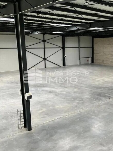 Local d'activités dans Plaisir à vendre - Photo intérieure – Image 3 sur 4