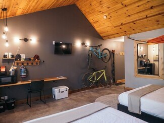 Plus de détails pour 1612 S Mount Shasta Blvd, Mount Shasta, CA - Hôtellerie à vendre
