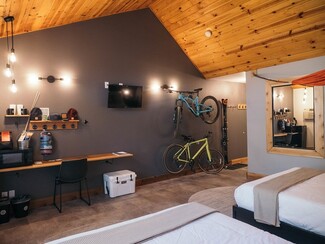 Plus de détails pour 1612 S Mount Shasta Blvd, Mount Shasta, CA - Hôtellerie à vendre