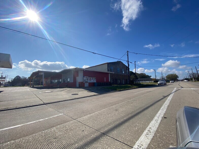 6050 39th St, Groves, TX à vendre - Photo de l’immeuble – Image 3 sur 28