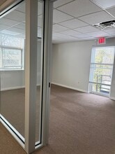 456 Sylvan Ave, Englewood Cliffs, NJ à louer Photo intérieure– Image 2 sur 3