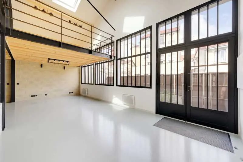 Local d'activités dans Arcueil à vendre - Photo de l’immeuble – Image 3 sur 14