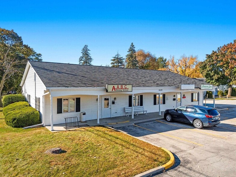 1639 Deckner Ave, Green Bay, WI à louer - Photo principale – Image 1 sur 7