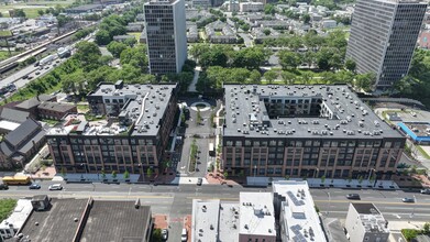 349-377 Broad St, Newark, NJ à louer Photo de l’immeuble– Image 1 sur 2