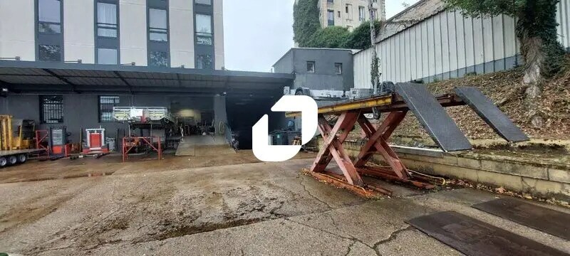 Local d'activités dans Saint-Denis à vendre - Photo de l’immeuble – Image 2 sur 13