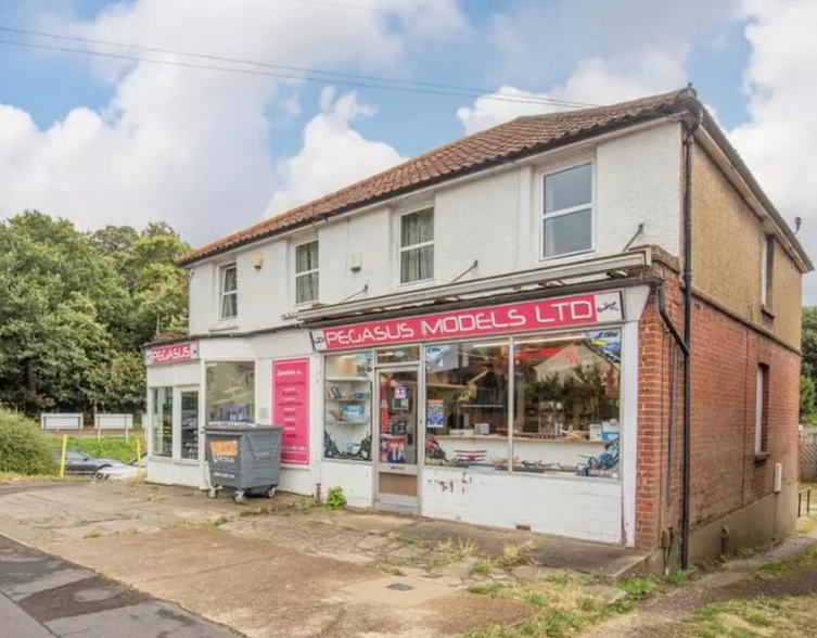88-90 Catton Grove Road, Norwich à vendre - Photo principale – Image 1 sur 1