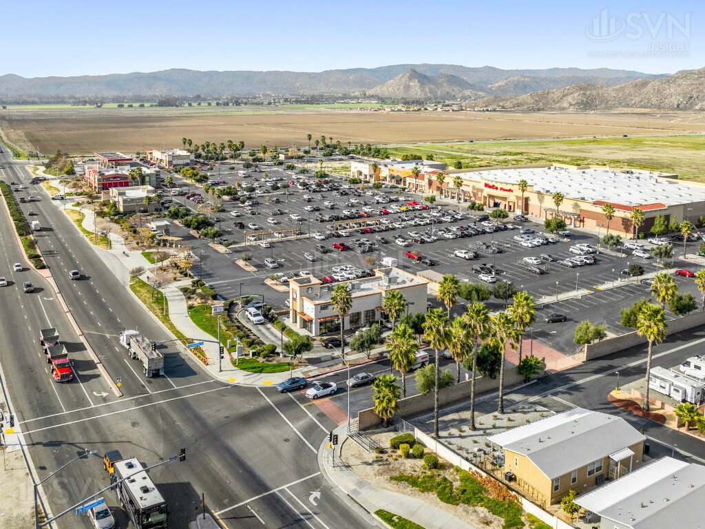 W Florida Ave, Hemet, CA à louer Photo de l’immeuble– Image 1 sur 17