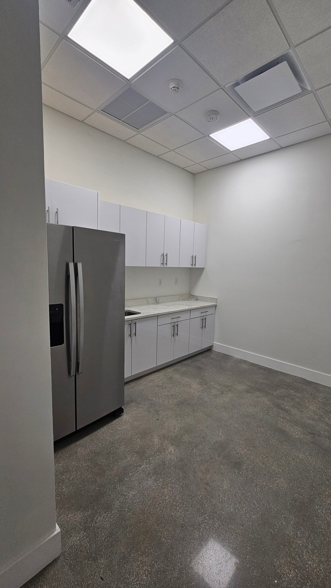 850 NW 42nd Ave, Miami, FL à louer Photo intérieure– Image 1 sur 4