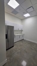 850 NW 42nd Ave, Miami, FL à louer Photo intérieure– Image 1 sur 4