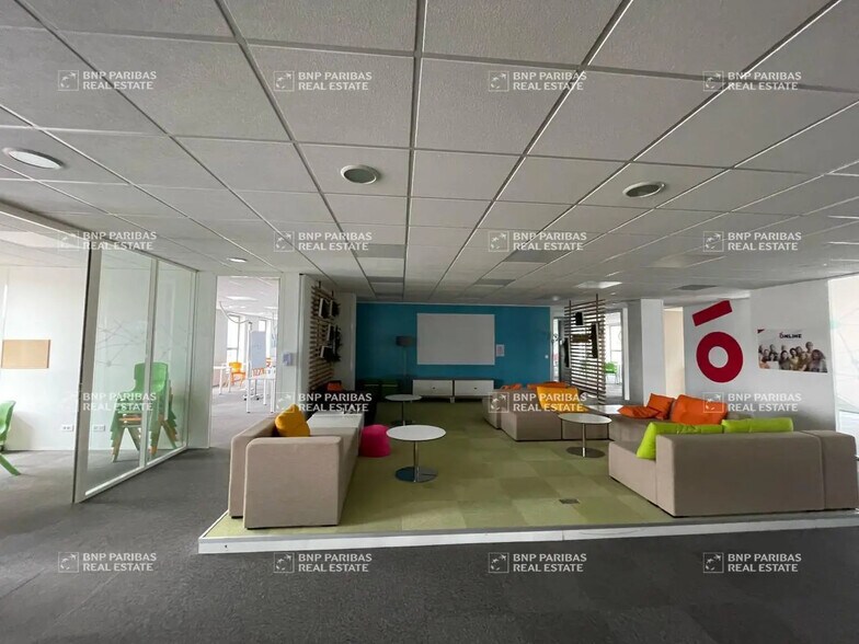 Bureau dans Grenoble à louer - Photo de l’immeuble – Image 3 sur 12