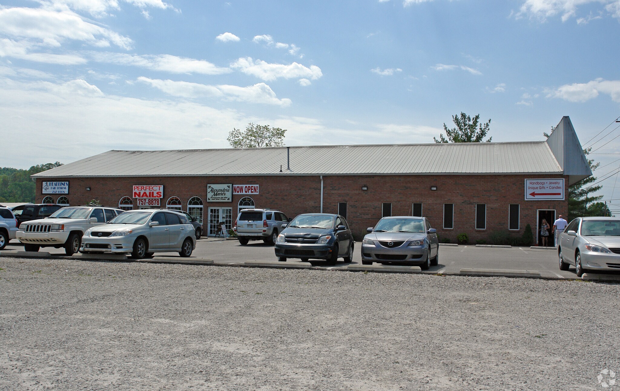 3657 Teays Valley Rd, Hurricane, WV à louer Photo de l’immeuble– Image 1 sur 12