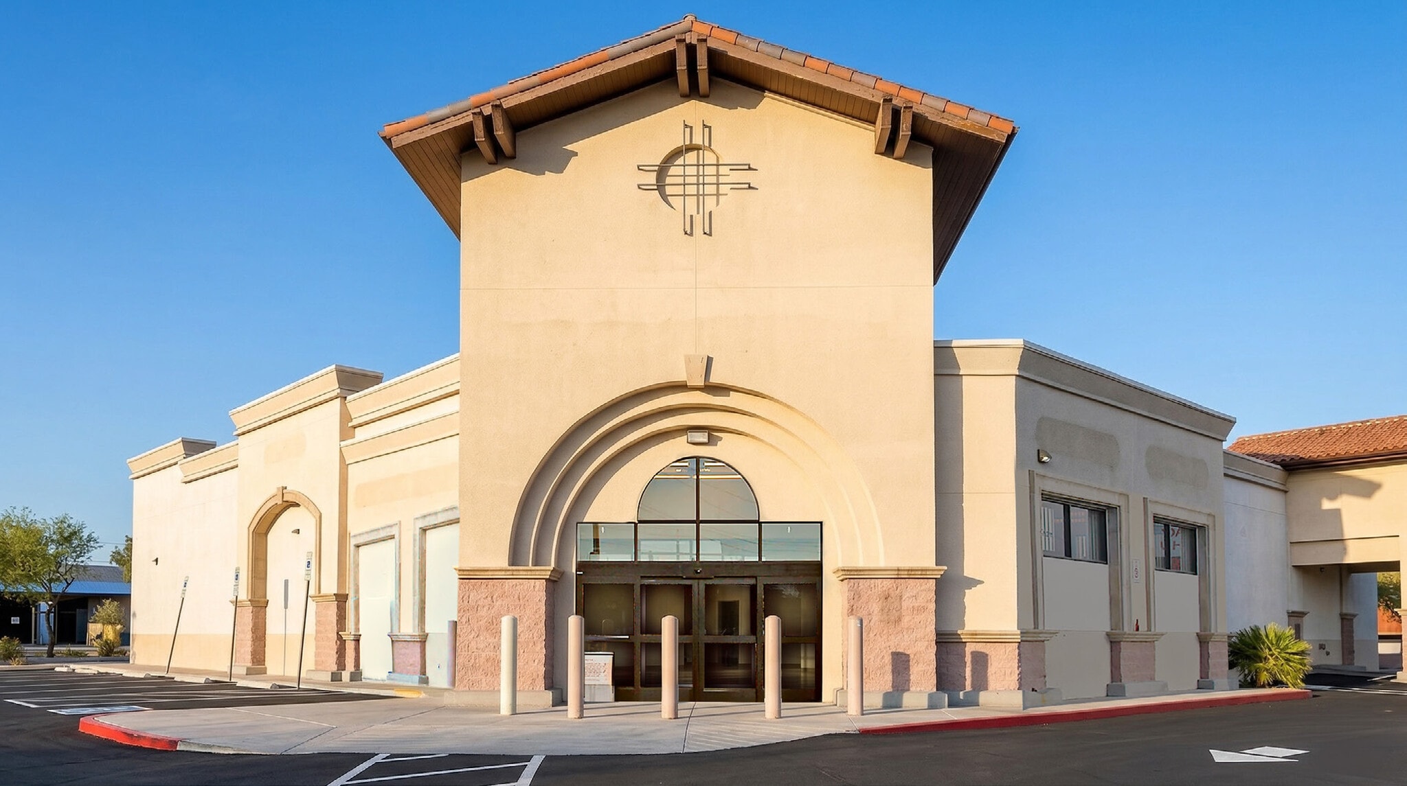 4800 W Charleston Blvd, Las Vegas, NV à louer Photo de l’immeuble– Image 1 sur 2