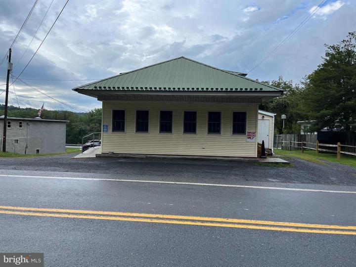 83 N Market St, Millerstown, PA à vendre Photo principale– Image 1 sur 20