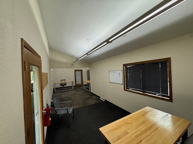 W229N2573 Duplainville Rd, Waukesha, WI à louer - Photo de l’immeuble – Image 3 sur 22