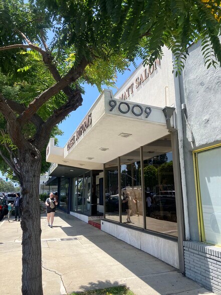 9009 Beverly Blvd, Los Angeles, CA à louer - Photo de l’immeuble – Image 3 sur 11