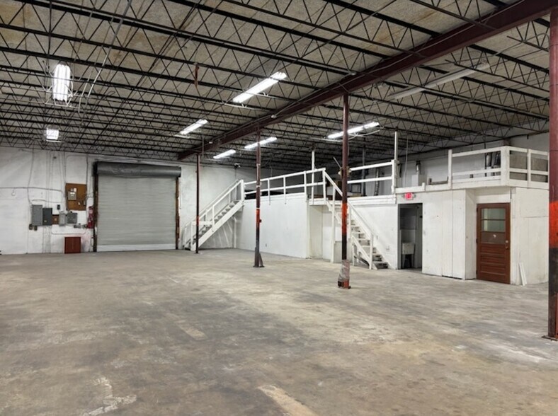 3000 NW 23rd Ave, Oakland Park, FL à louer - Photo de l’immeuble – Image 3 sur 6