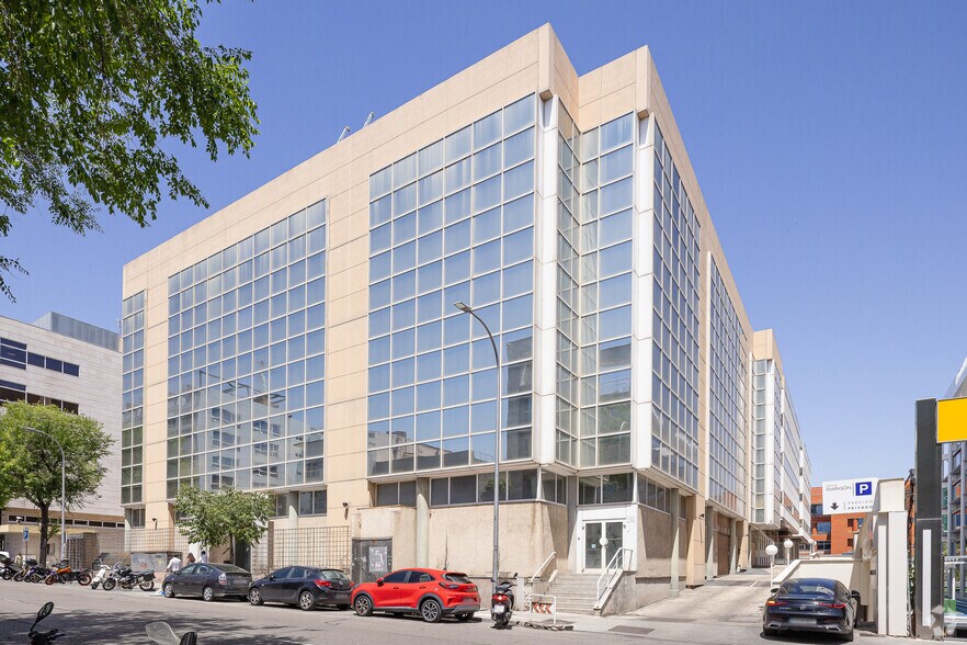Calle de Julián Camarillo, 29B, Madrid, Madrid à vendre - Photo de l’immeuble – Image 2 sur 3