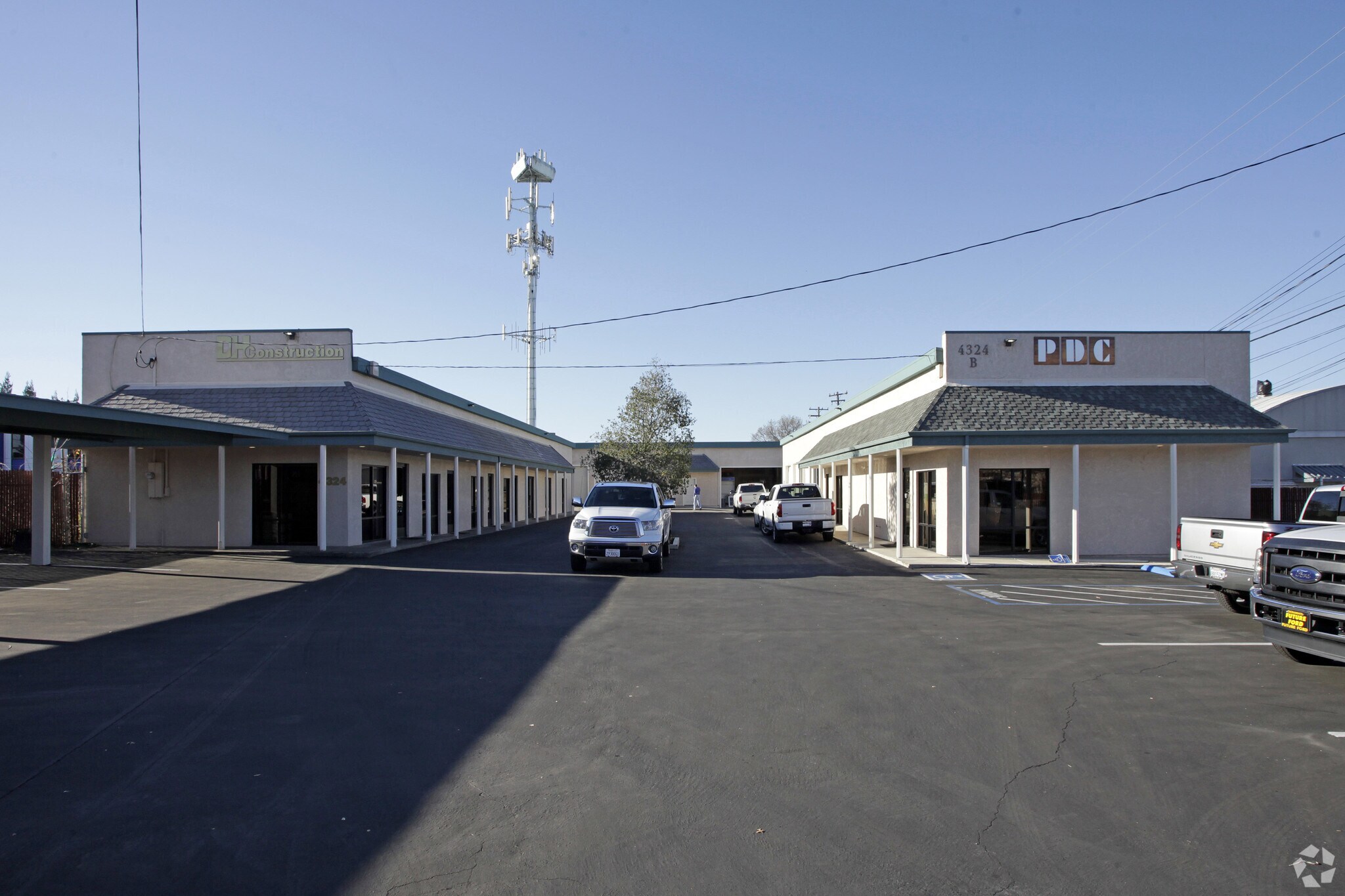 4324 Orange Grove Ave, Sacramento, CA à vendre Photo principale– Image 1 sur 3