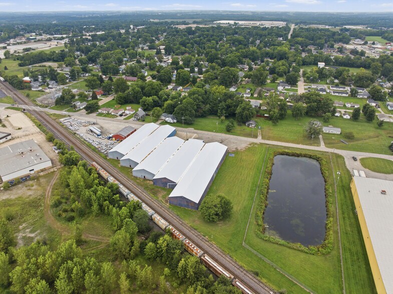 1819 Elmore St, Crawfordsville, IN à louer - Photo de l’immeuble – Image 1 sur 3