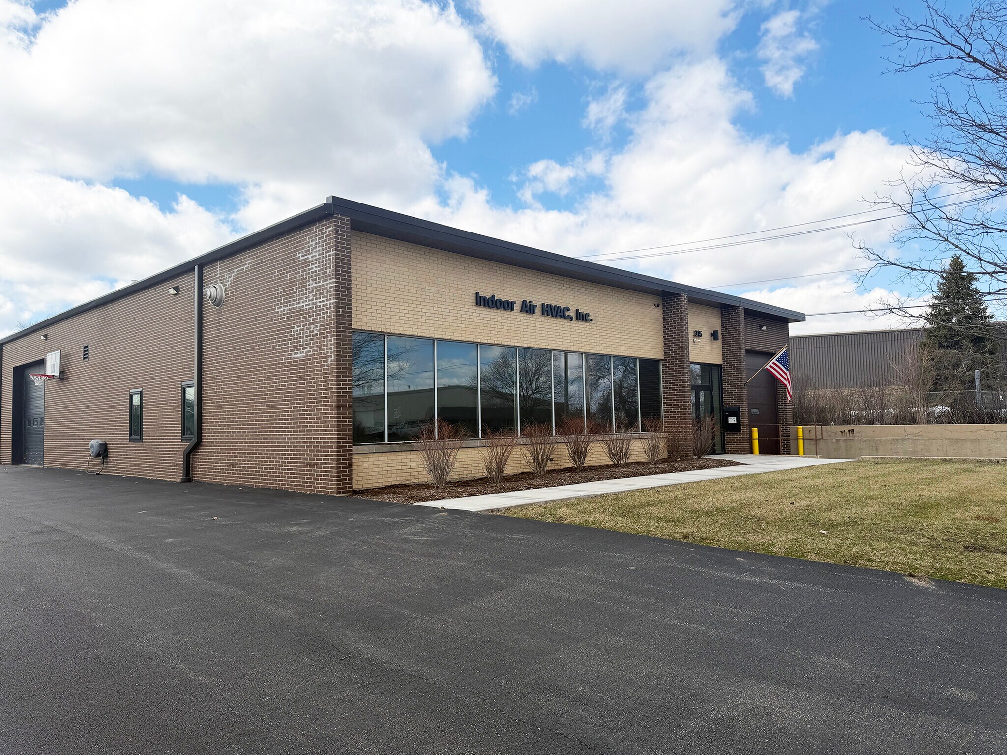 315 Industrial Dr, St Charles, IL à louer Photo principale– Image 1 sur 17