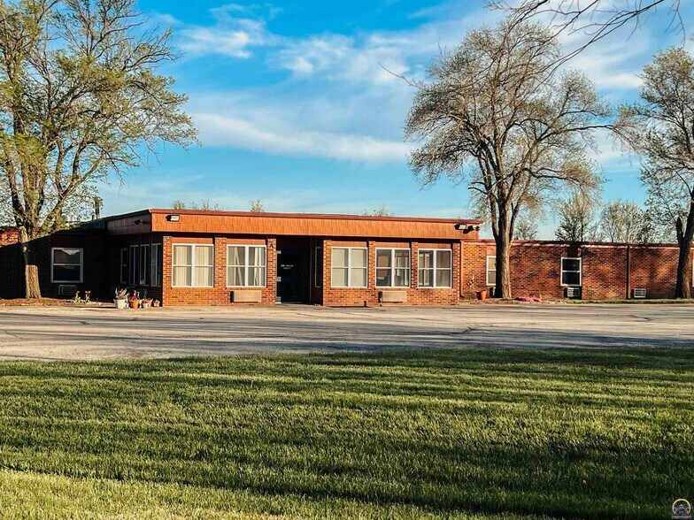 128 Pearson Ave, Waverly, KS à vendre - Photo de l’immeuble – Image 2 sur 17