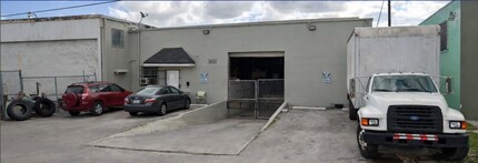 3630-3660 NW 76th St, Miami, FL à louer Photo de l’immeuble– Image 1 sur 1