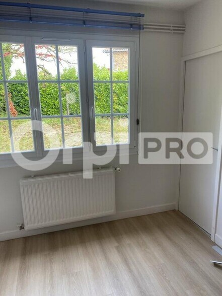 Bureaux/Médical dans Verneuil-sur-Vienne à louer - Photo intérieure – Image 2 sur 4