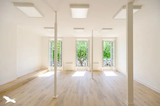 Plus de détails pour Local commercial à louer