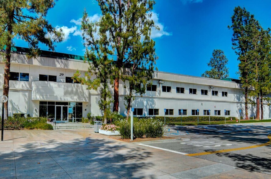 25128-25129 Rye Canyon Loop, Valencia, CA à louer - Photo principale – Image 1 sur 8