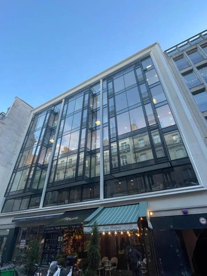 47 Rue De Ponthieu, Paris à louer Photo de l’immeuble– Image 1 sur 5