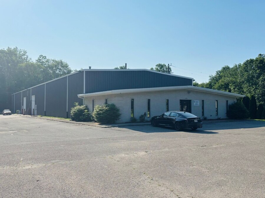 15995 S Huron River Dr, Romulus, MI à vendre Photo de l’immeuble– Image 1 sur 8