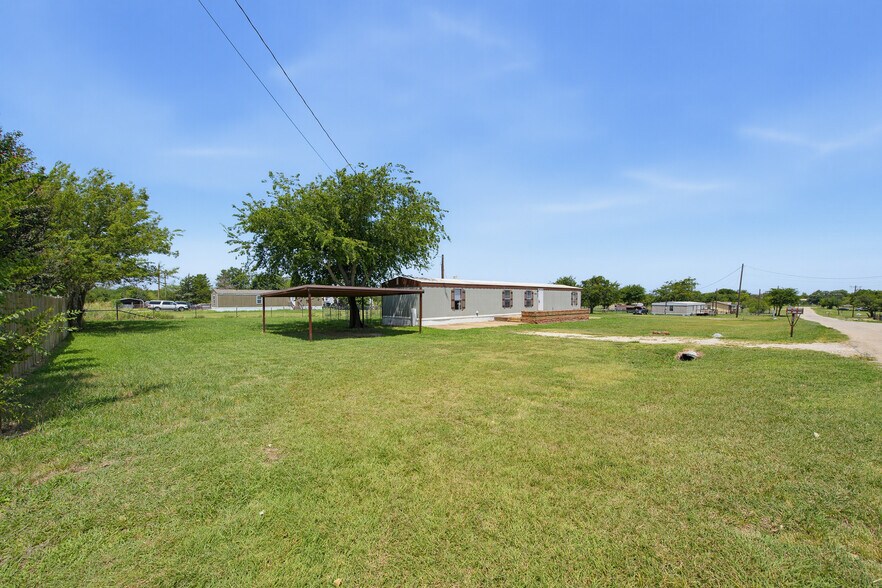 7305 Walden Dr, Joshua, TX à vendre - Photo de l’immeuble – Image 2 sur 31