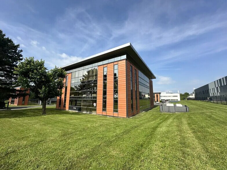 Bureau dans Reims à louer - Photo de l’immeuble – Image 1 sur 8