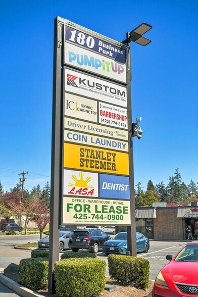 18023 Highway 99, Lynnwood, WA à louer - Photo de l’immeuble – Image 3 sur 22