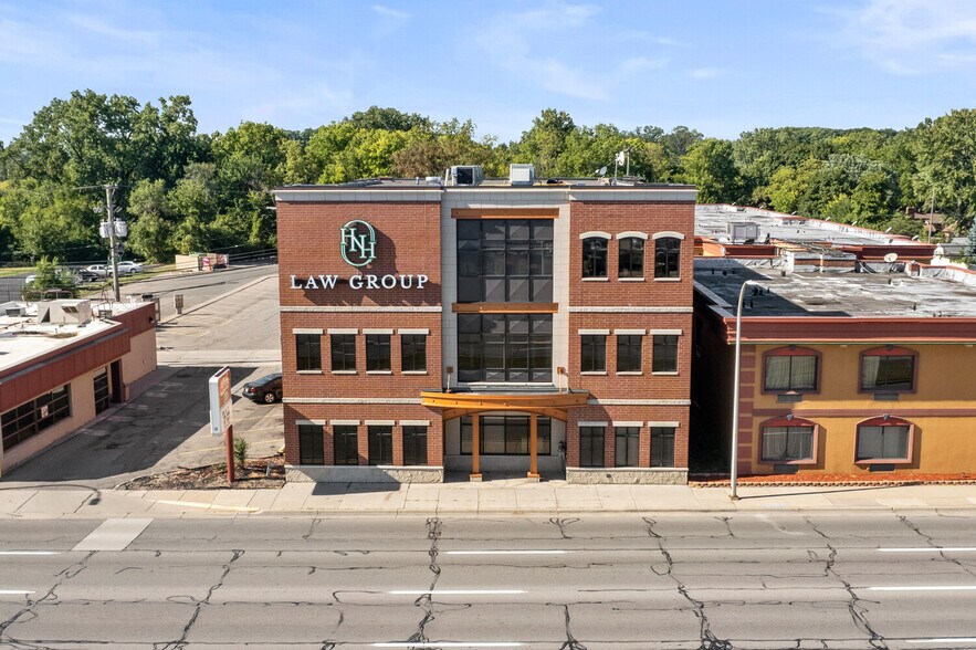 23756 michigan Ave, Dearborn, MI à louer - Photo principale – Image 1 sur 15