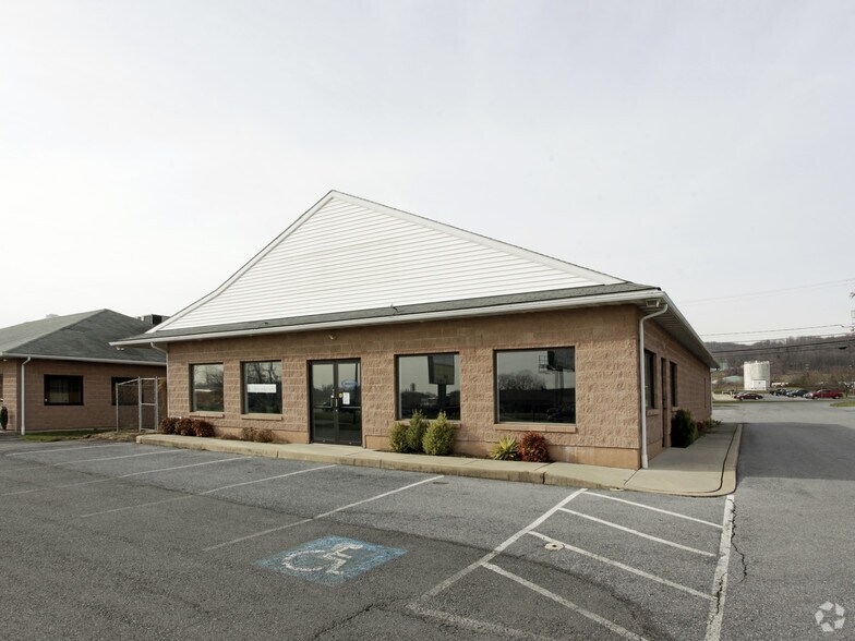 408 E Penn Ave, Robesonia, PA à louer - Photo principale – Image 1 sur 3