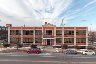 Plus de détails pour 735 Allens Ave, Providence, RI - Industriel/Logistique à vendre