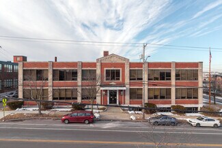 Plus de détails pour 735 Allens Ave, Providence, RI - Industriel/Logistique à louer