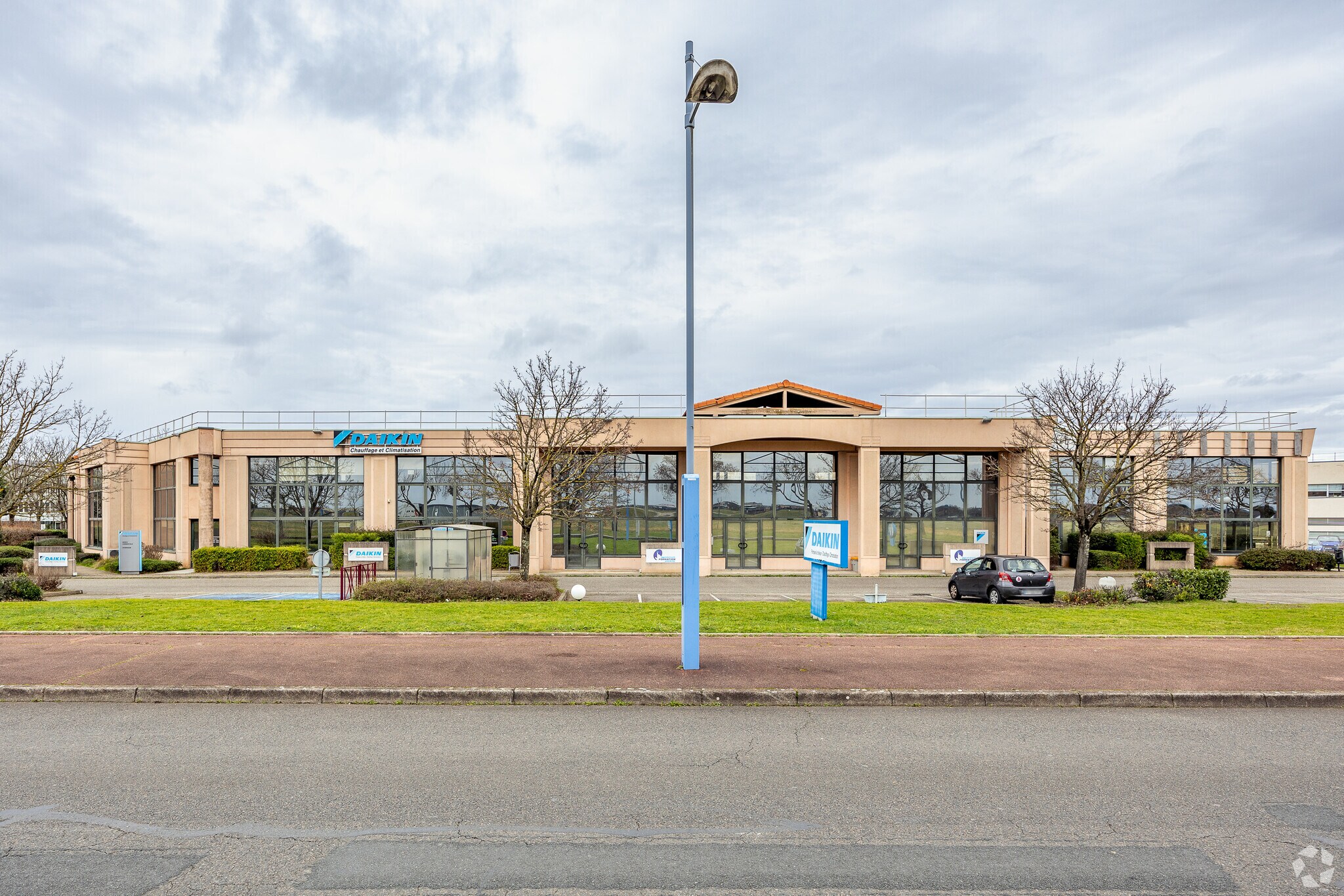 Bureau dans Bron à vendre Photo principale– Image 1 sur 4