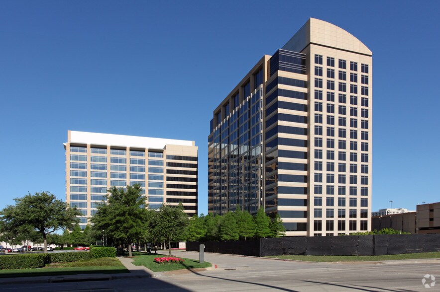 13727 Noel Rd, Dallas, TX à louer - Photo de l’immeuble – Image 2 sur 6