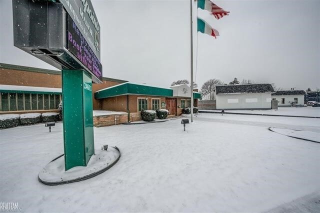 24611 Gratiot Ave, Eastpointe, MI à vendre - Photo de l’immeuble – Image 3 sur 50
