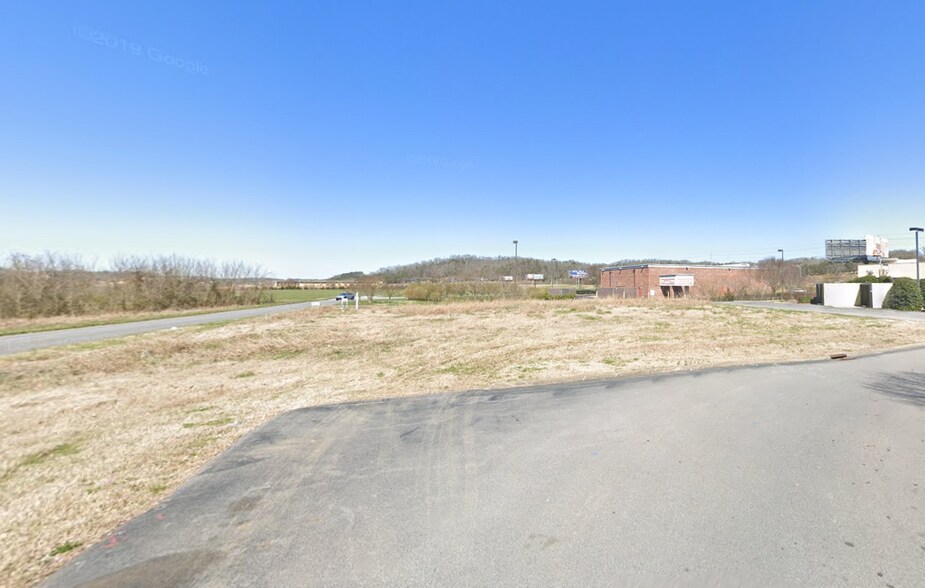 702 Winfield Dunn Pky, Sevierville, TN à louer - Photo de l’immeuble – Image 2 sur 4