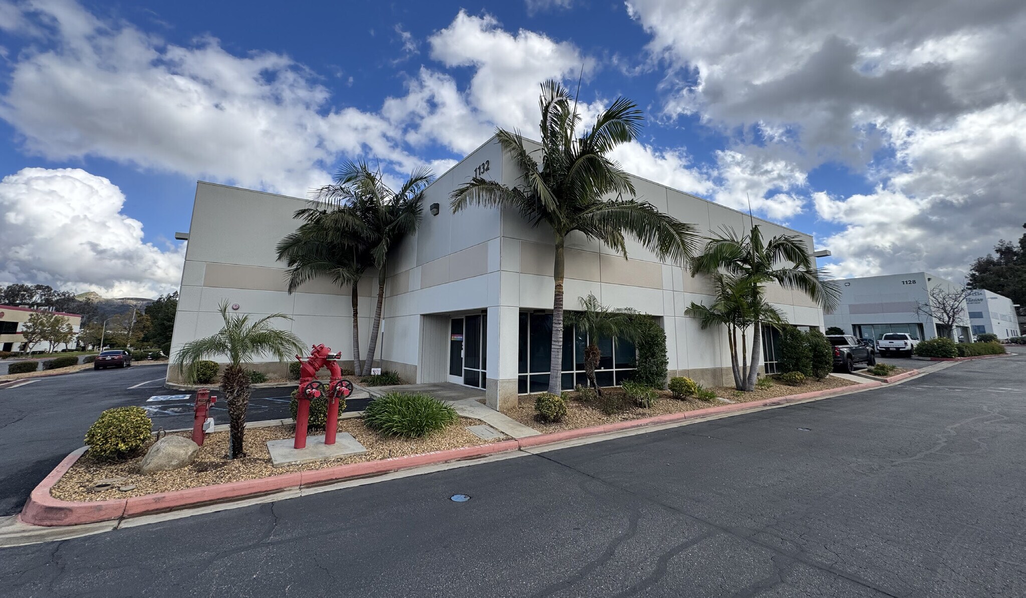 1132 Olympic Dr, Corona, CA à vendre Photo de l’immeuble– Image 1 sur 10