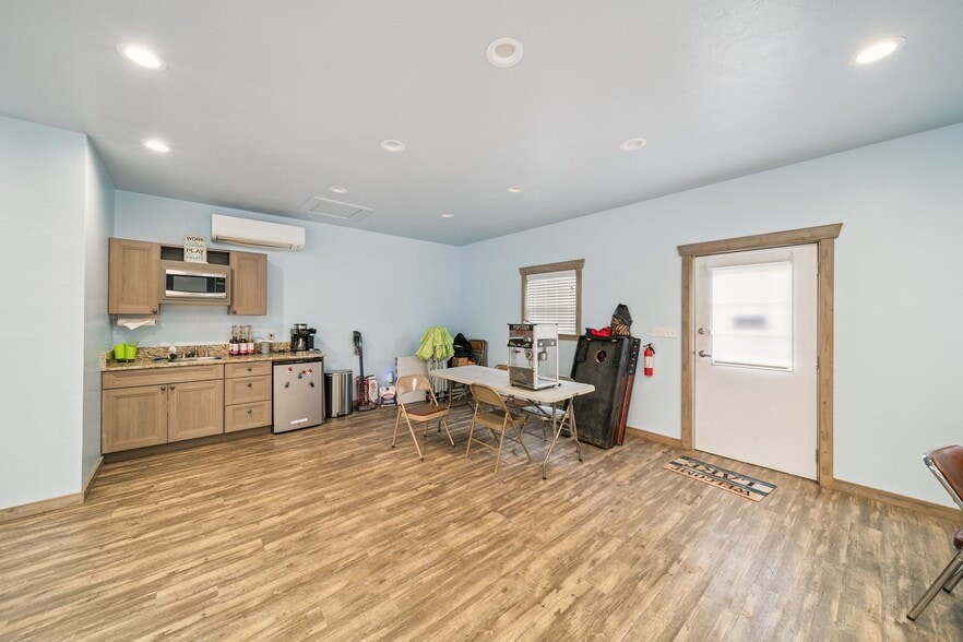 100 E Main St, Bernice, OK à vendre - Photo de l’immeuble – Image 3 sur 18
