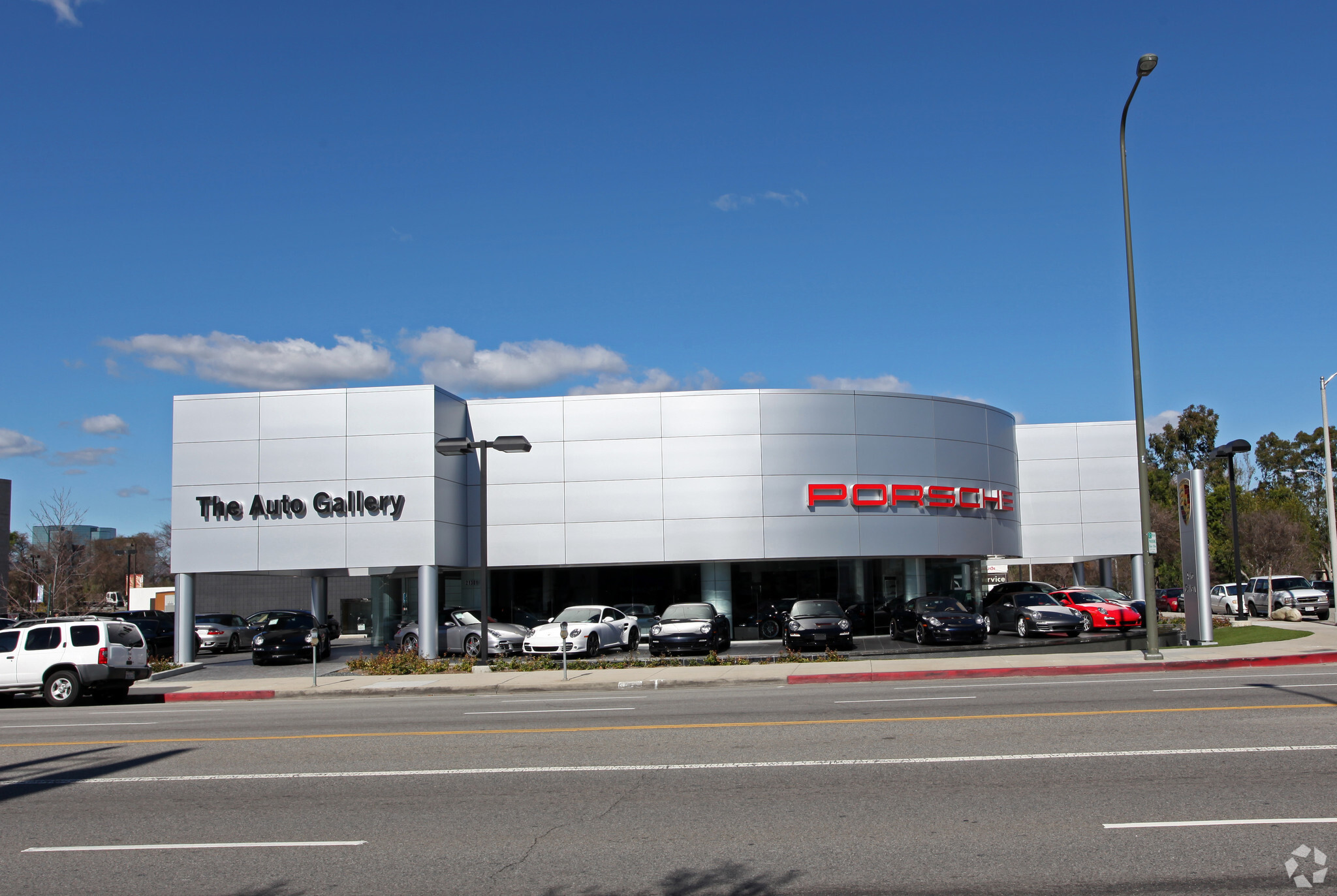 21301 Ventura Blvd, Woodland Hills, CA à louer Photo principale– Image 1 sur 3