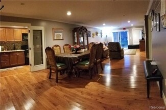 Plus de détails pour 23065 Canfield Ave, Farmington Hills, MI - Santé à vendre