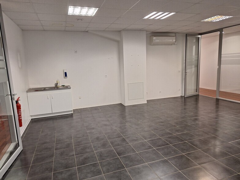 Bureau dans Gradignan à louer - Photo de l’immeuble – Image 3 sur 9